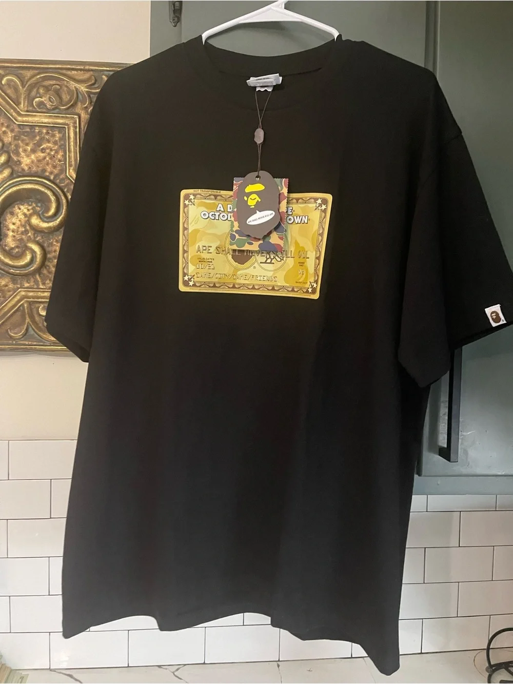 Mens Graphic Design Tee Size XL.
